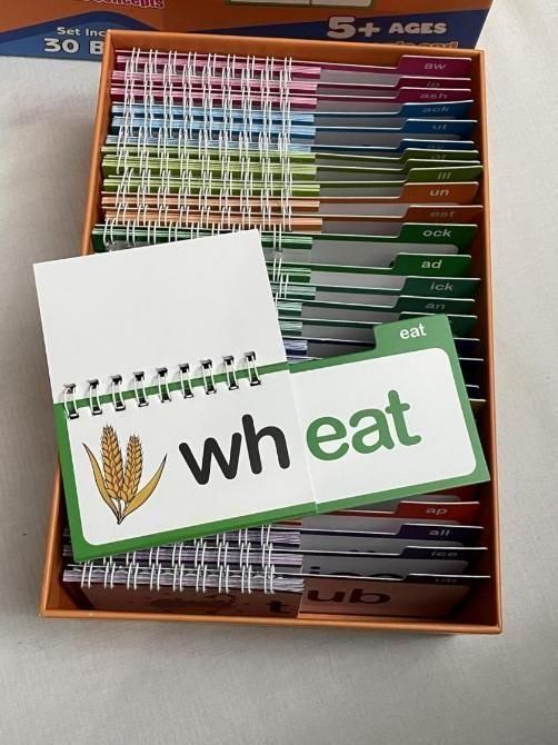 📚✨ 30 Rhyming Words Flipbook for Children Learning