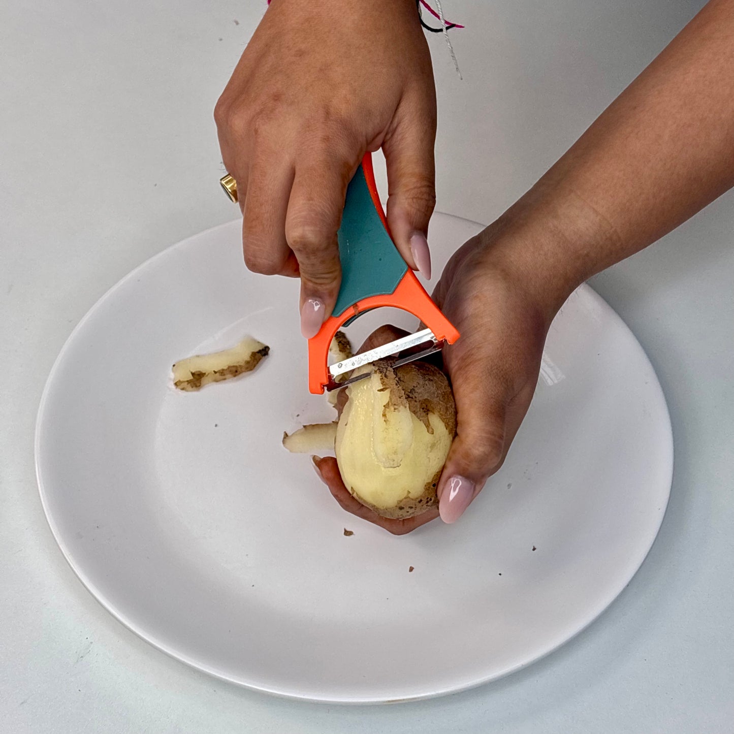 🍎🔪 2 In 1 Fruit  and Vegetables Peeler