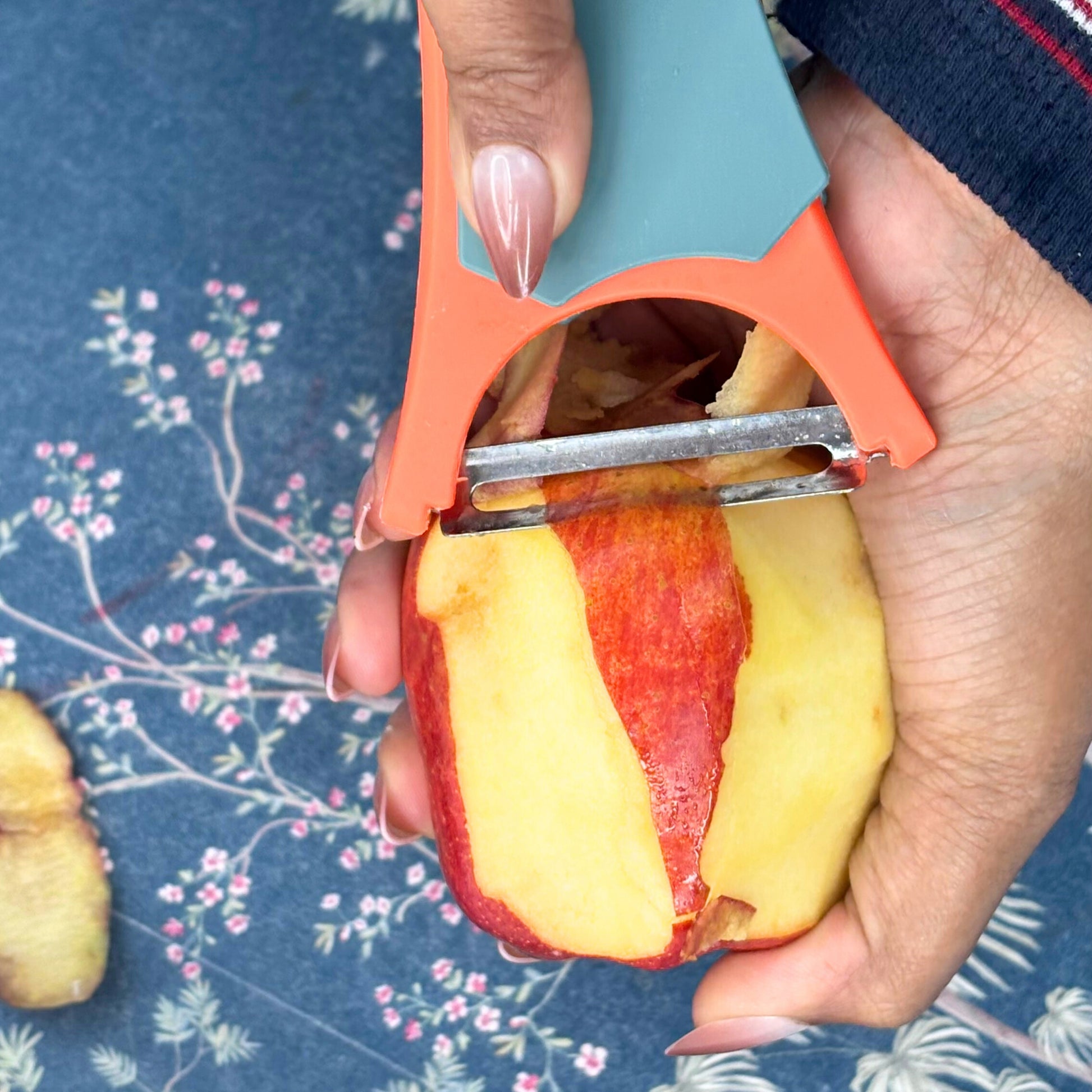 🍎🔪 2 In 1 Fruit  and Vegetables Peeler